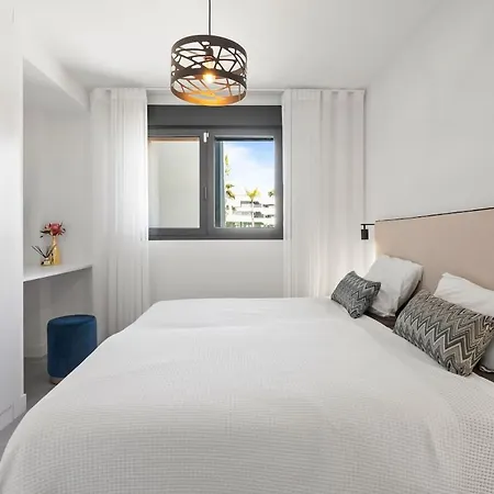 Discover Luxury Living In Estepona's Oasis-rdr467 דירה *
